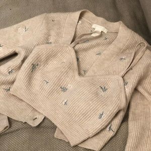 Crop top and crop embroidered sweater set ! Xs-s